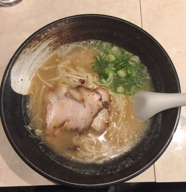 博多川端どさんこラーメンの味はおいしい、まずい？他の博多ラーメン名店と比較。